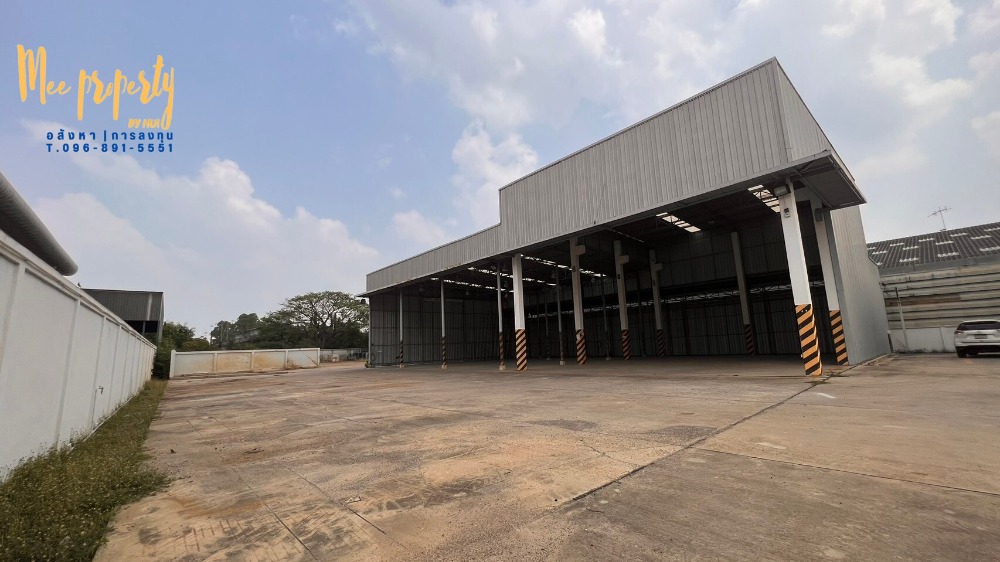 ขายโรงงานนครปฐม : ขาย/เช่า  ที่ดินพร้อมโกดังสินค้า  ติดถนนเพชรเกษม ขนาดพื้นที่ 900 ตร.ว.  ทำเลติดถนนหลังติดคลอง สามารถเปิดเป็นโชว์รูมหรือทำกิจการได้หลายประเภท  ME-137
