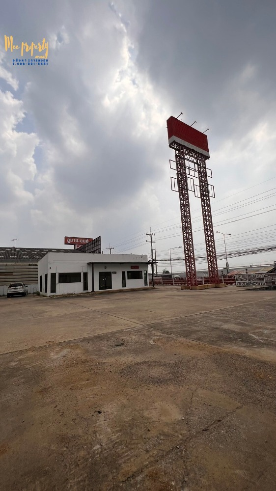 ขายโรงงานนครปฐม : ขาย/เช่า  ที่ดินพร้อมโกดังสินค้า  ติดถนนเพชรเกษม ขนาดพื้นที่ 900 ตร.ว.  ทำเลติดถนนหลังติดคลอง สามารถเปิดเป็นโชว์รูมหรือทำกิจการได้หลายประเภท  ME-137