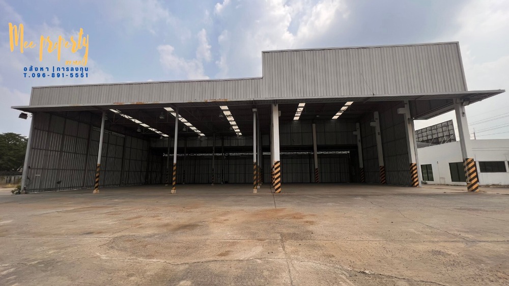 ขายโรงงานนครปฐม : ขาย/เช่า  ที่ดินพร้อมโกดังสินค้า  ติดถนนเพชรเกษม ขนาดพื้นที่ 900 ตร.ว.  ทำเลติดถนนหลังติดคลอง สามารถเปิดเป็นโชว์รูมหรือทำกิจการได้หลายประเภท  ME-137