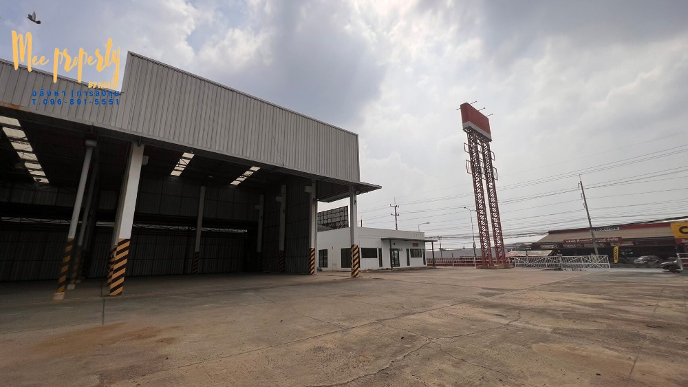 ขายโรงงานนครปฐม : ขาย/เช่า  ที่ดินพร้อมโกดังสินค้า  ติดถนนเพชรเกษม ขนาดพื้นที่ 900 ตร.ว.  ทำเลติดถนนหลังติดคลอง สามารถเปิดเป็นโชว์รูมหรือทำกิจการได้หลายประเภท  ME-137