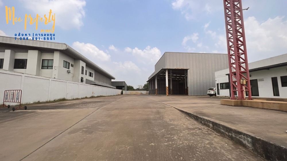 ขายโรงงานนครปฐม : ขาย/เช่า  ที่ดินพร้อมโกดังสินค้า  ติดถนนเพชรเกษม ขนาดพื้นที่ 900 ตร.ว.  ทำเลติดถนนหลังติดคลอง สามารถเปิดเป็นโชว์รูมหรือทำกิจการได้หลายประเภท  ME-137
