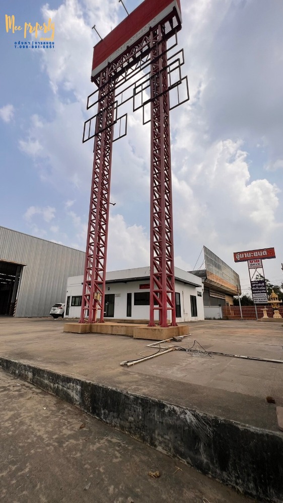 ขายโรงงานนครปฐม : ขาย/เช่า  ที่ดินพร้อมโกดังสินค้า  ติดถนนเพชรเกษม ขนาดพื้นที่ 900 ตร.ว.  ทำเลติดถนนหลังติดคลอง สามารถเปิดเป็นโชว์รูมหรือทำกิจการได้หลายประเภท  ME-137