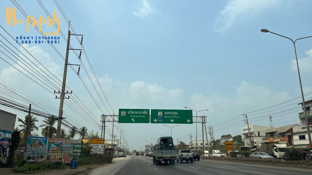 ขายโรงงานนครปฐม : ขาย/เช่า  ที่ดินพร้อมโกดังสินค้า  ติดถนนเพชรเกษม ขนาดพื้นที่ 900 ตร.ว.  ทำเลติดถนนหลังติดคลอง สามารถเปิดเป็นโชว์รูมหรือทำกิจการได้หลายประเภท  ME-137