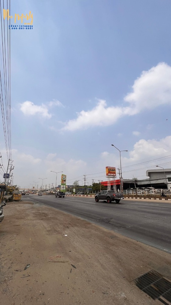 ขายโรงงานนครปฐม : ขาย/เช่า  ที่ดินพร้อมโกดังสินค้า  ติดถนนเพชรเกษม ขนาดพื้นที่ 900 ตร.ว.  ทำเลติดถนนหลังติดคลอง สามารถเปิดเป็นโชว์รูมหรือทำกิจการได้หลายประเภท  ME-137