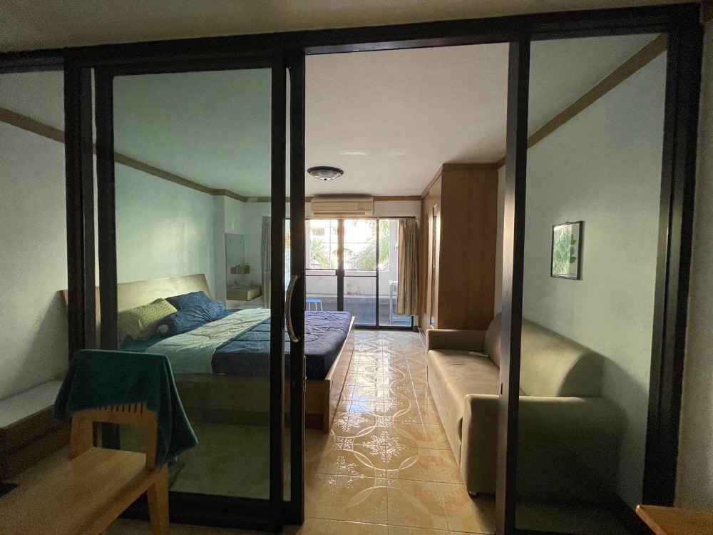 For RentCondoChaengwatana, Muangthong : For rent, 1 bedroom, Champs Elysees Condo, Tiwanon, near Luxor Hotel A210 (not Srisamarn Should have a personal car or motorcycle)