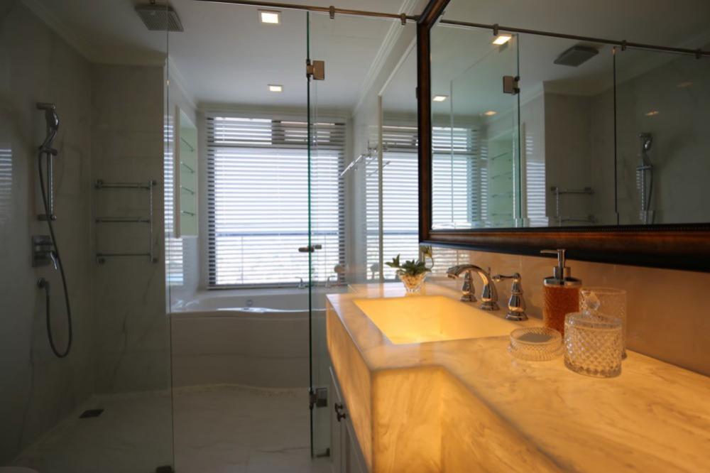 For RentCondoSathorn, Narathiwat : Condo for rent: Rhythm Charoenkrung Pavilion, high floor, built-in, ready to move in.