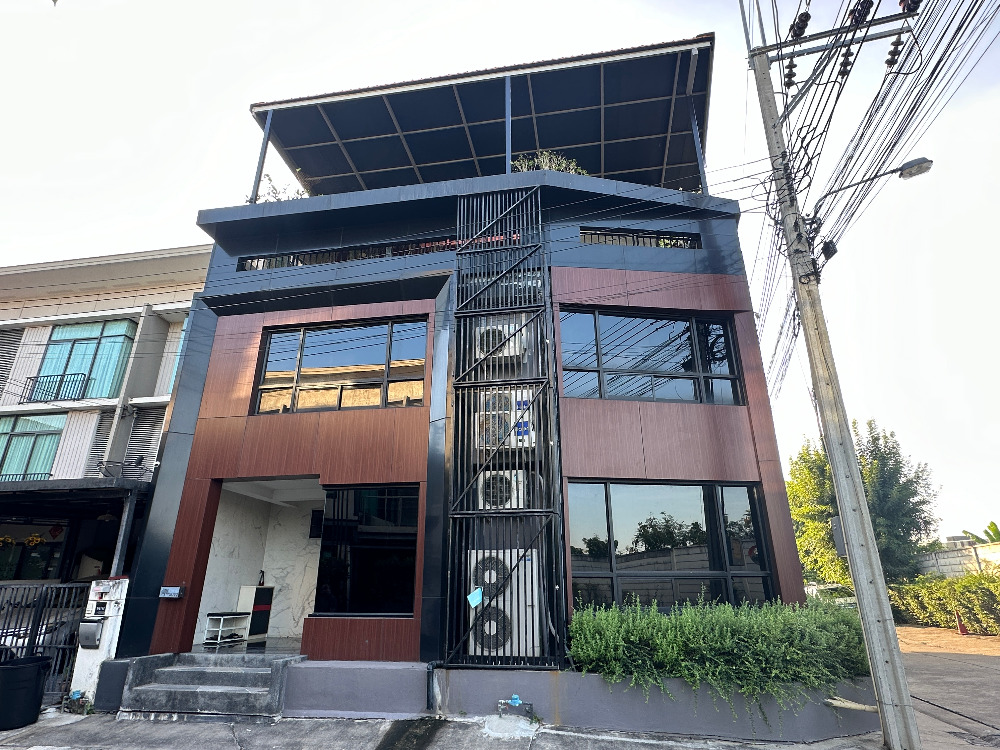 For SaleHome OfficeChaengwatana, Muangthong : Home Office for sale, Pruksa Ville 65/2 Srisamarn project, corner house, beautiful addition, full space, meets every use, very good location, next to Robinson Srisamarn Department Store, only 100 meters.