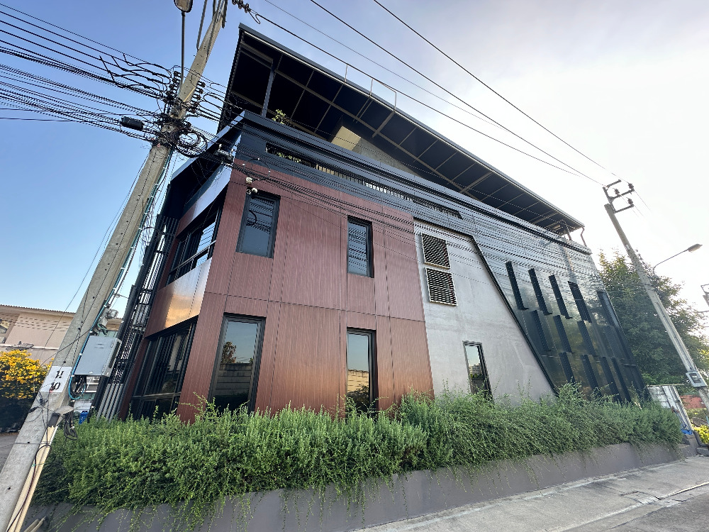For SaleHome OfficeChaengwatana, Muangthong : Home Office for sale, Pruksa Ville 65/2 Srisamarn project, corner house, beautiful addition, full space, meets every use, very good location, next to Robinson Srisamarn Department Store, only 100 meters.