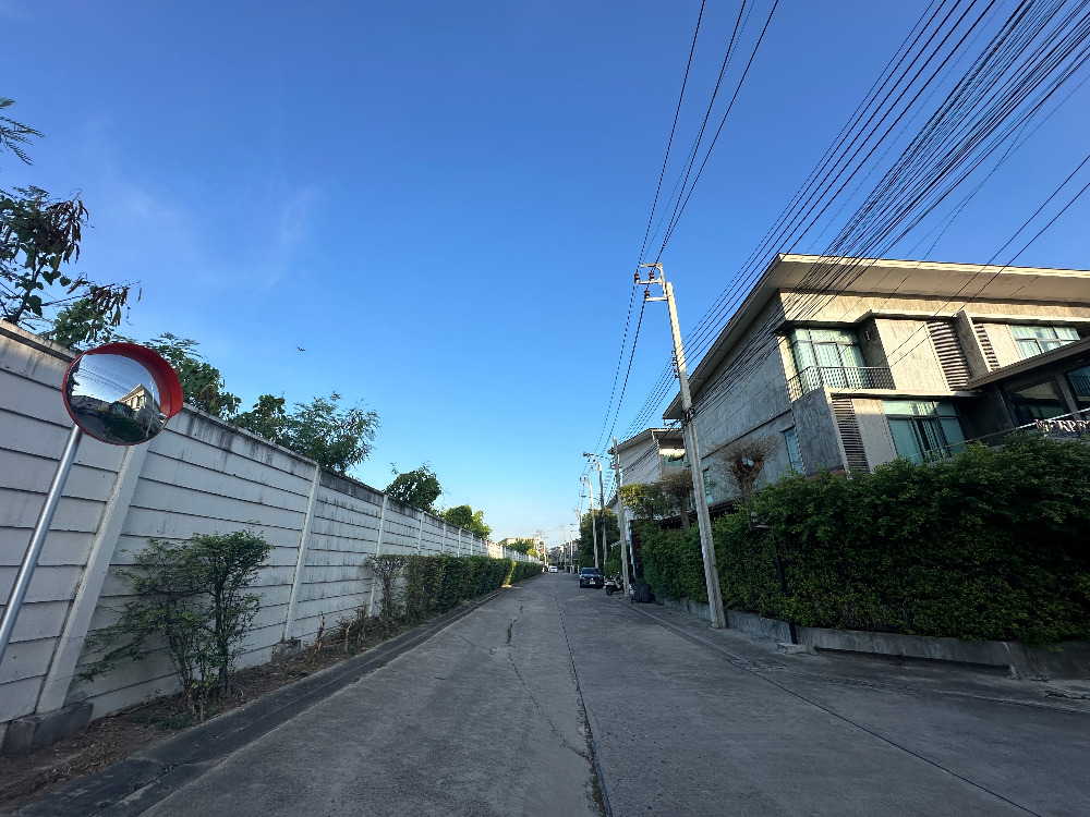 For SaleHome OfficeChaengwatana, Muangthong : Home Office for sale, Pruksa Ville 65/2 Srisamarn project, corner house, beautiful addition, full space, meets every use, very good location, next to Robinson Srisamarn Department Store, only 100 meters.