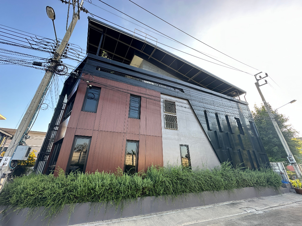 For SaleHome OfficeChaengwatana, Muangthong : Home Office for sale, Pruksa Ville 65/2 Srisamarn project, corner house, beautiful addition, full space, meets every use, very good location, next to Robinson Srisamarn Department Store, only 100 meters.