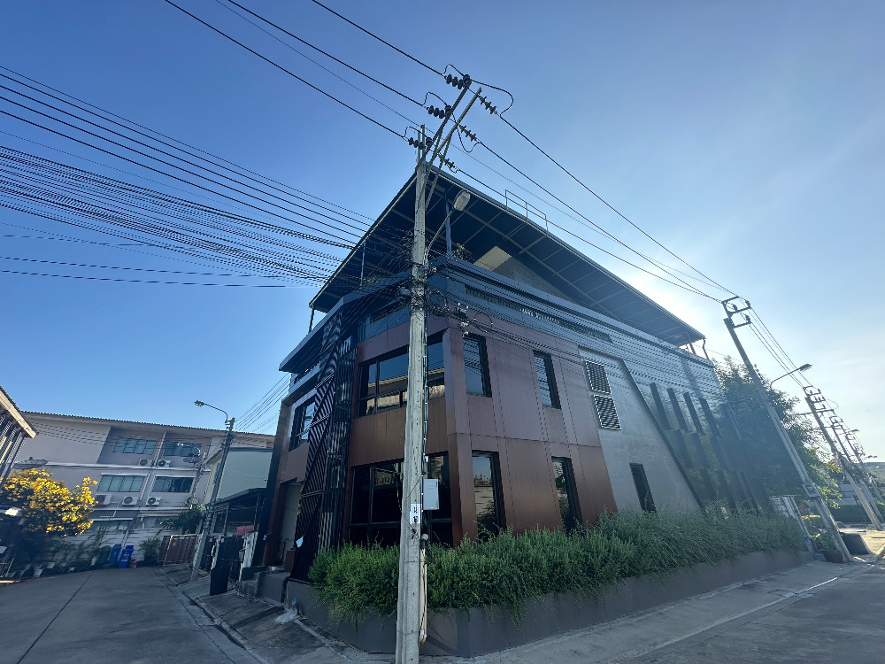 For SaleHome OfficeChaengwatana, Muangthong : Home Office for sale, Pruksa Ville 65/2 Srisamarn project, corner house, beautiful addition, full space, meets every use, very good location, next to Robinson Srisamarn Department Store, only 100 meters.