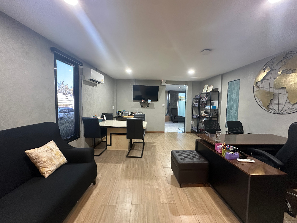 For SaleHome OfficeChaengwatana, Muangthong : Home Office for sale, Pruksa Ville 65/2 Srisamarn project, corner house, beautiful addition, full space, meets every use, very good location, next to Robinson Srisamarn Department Store, only 100 meters.