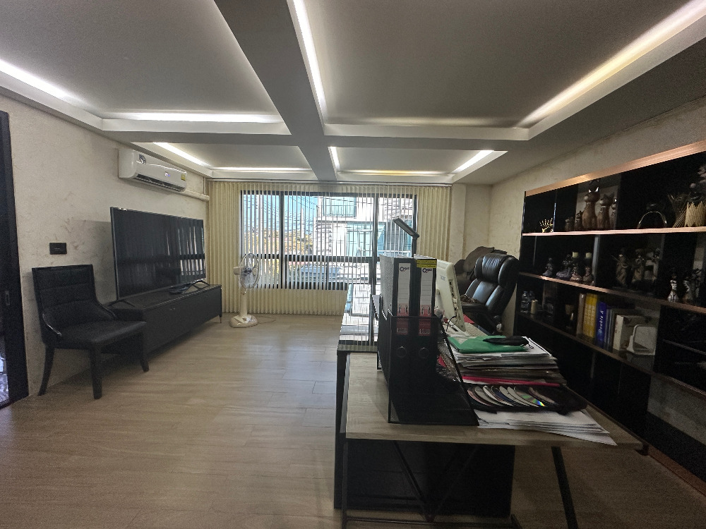 For SaleHome OfficeChaengwatana, Muangthong : Home Office for sale, Pruksa Ville 65/2 Srisamarn project, corner house, beautiful addition, full space, meets every use, very good location, next to Robinson Srisamarn Department Store, only 100 meters.