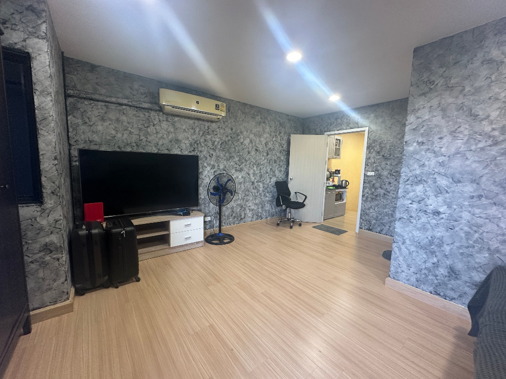 For SaleHome OfficeChaengwatana, Muangthong : Home Office for sale, Pruksa Ville 65/2 Srisamarn project, corner house, beautiful addition, full space, meets every use, very good location, next to Robinson Srisamarn Department Store, only 100 meters.