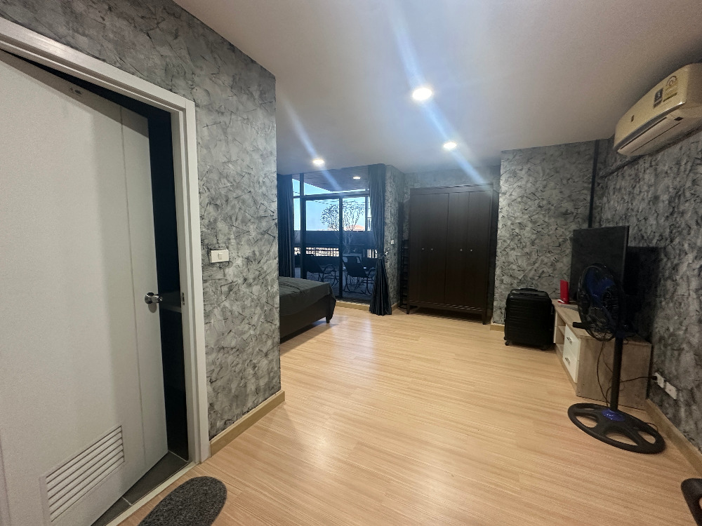 For SaleHome OfficeChaengwatana, Muangthong : Home Office for sale, Pruksa Ville 65/2 Srisamarn project, corner house, beautiful addition, full space, meets every use, very good location, next to Robinson Srisamarn Department Store, only 100 meters.