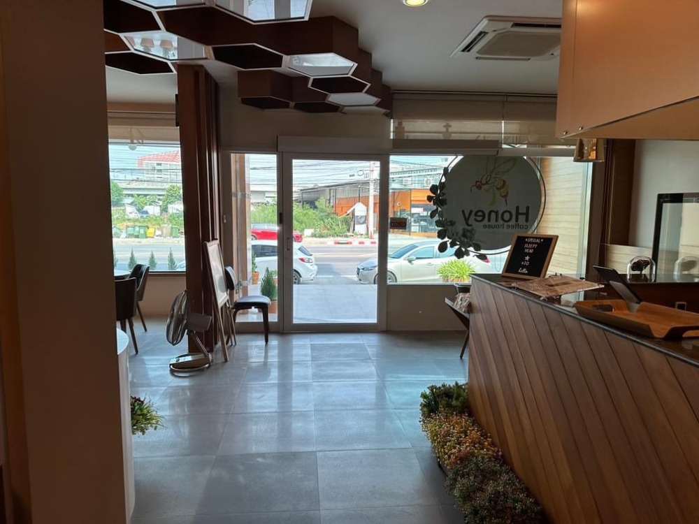 4 storey commercial building on Sukhaphiban 5 | 54 sq m. 430 sq m. | Beautifully decorated | Near Plearnary Mall 6 mins., BTS Sai Yut 8 mins., MRT Watcharaphon 8 mins. Loading...