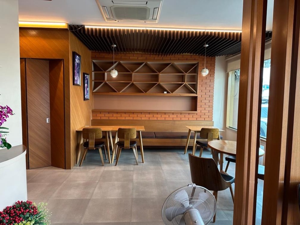4 storey commercial building on Sukhaphiban 5 | 54 sq m. 430 sq m. | Beautifully decorated | Near Plearnary Mall 6 mins., BTS Sai Yut 8 mins., MRT Watcharaphon 8 mins. Loading...