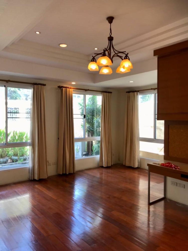 For SaleHouseSapankwai,Jatujak : House Soi Sailom (Soi Phahonyothin 8) / 4 Bedrooms (SALE) NUB623