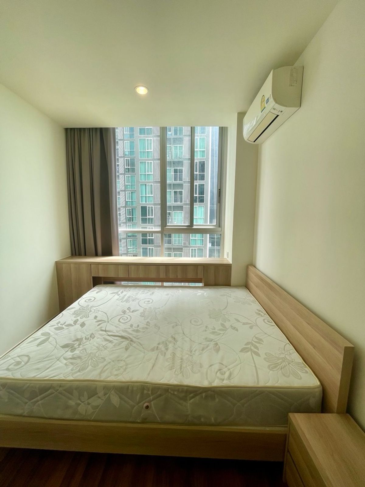 For RentCondoRatchadapisek, Huaikwang, Suttisan : Condo for rent next to the BTS, 1 bedroom, 1 bathroom, large room, comfortable, ready to move in. Includes complete furniture and electrical appliances.