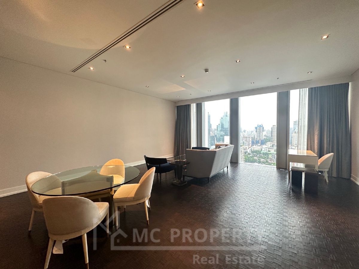 ให้เช่าคอนโดสาทร นราธิวาส : The Ritz Carlton Residence 3bedroom 214sqm for rent only 250,000 per month please tel 0816878954 line id 0816878954