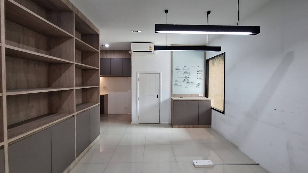 ขายโฮมออฟฟิศบางนา แบริ่ง ลาซาล : Luxurious 4-Storey Home Office for Sales at CASCADE BANGNA