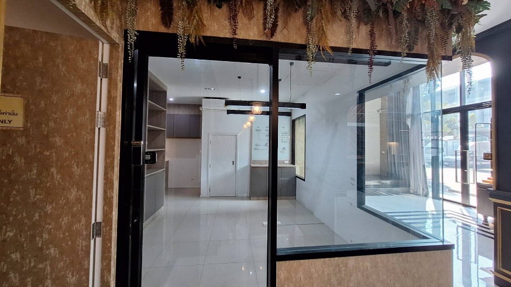 ขายโฮมออฟฟิศบางนา แบริ่ง ลาซาล : Luxurious 4-Storey Home Office for Sales at CASCADE BANGNA