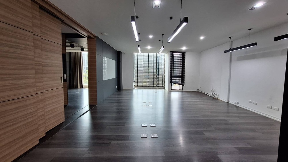 ขายโฮมออฟฟิศบางนา แบริ่ง ลาซาล : Luxurious 4-Storey Home Office for Sales at CASCADE BANGNA