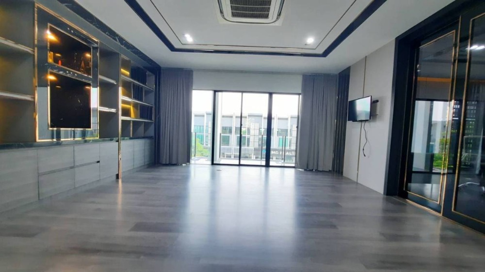 ขายโฮมออฟฟิศบางนา แบริ่ง ลาซาล : Luxurious 4-Storey Home Office for Sales at CASCADE BANGNA