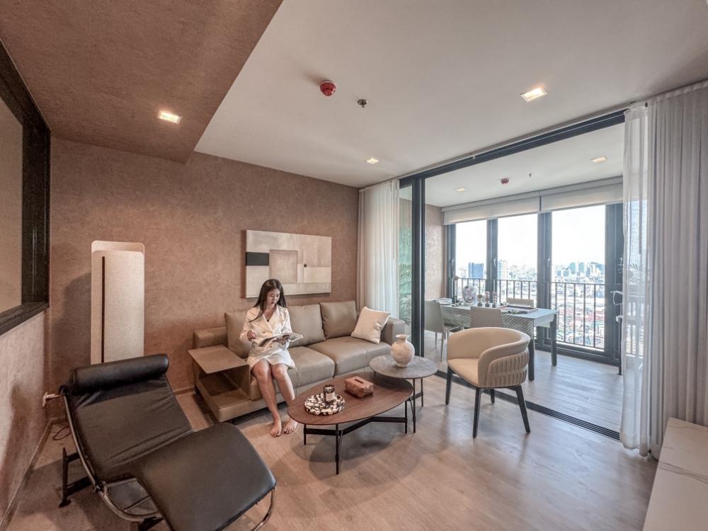 For RentCondoLadprao, Central Ladprao : 🏢 The Line Phahonyothin Park 📍Duplex 🛏️ 2 Bedrooms 🚽 Bathrooms 🌤️ Beautiful view ✨Beautiful Room / Showroom 🛋️ Fully Furnished  📺   Electrical Appliances 💸( Special Price )