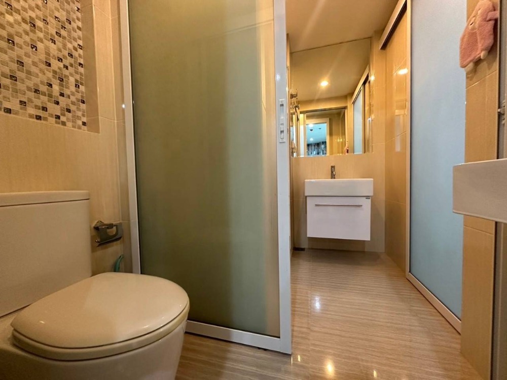 For RentCondoRatchadapisek, Huaikwang, Suttisan : Rent 1 bedroom, 1 bathroom, Life Ratchadaphisek, large room, cheap rental.