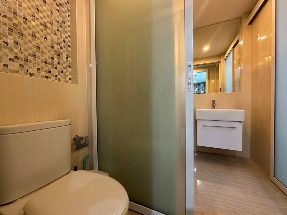 For RentCondoRatchadapisek, Huaikwang, Suttisan : Rent 1 bedroom, 1 bathroom, Life Ratchadaphisek, large room, cheap rental.