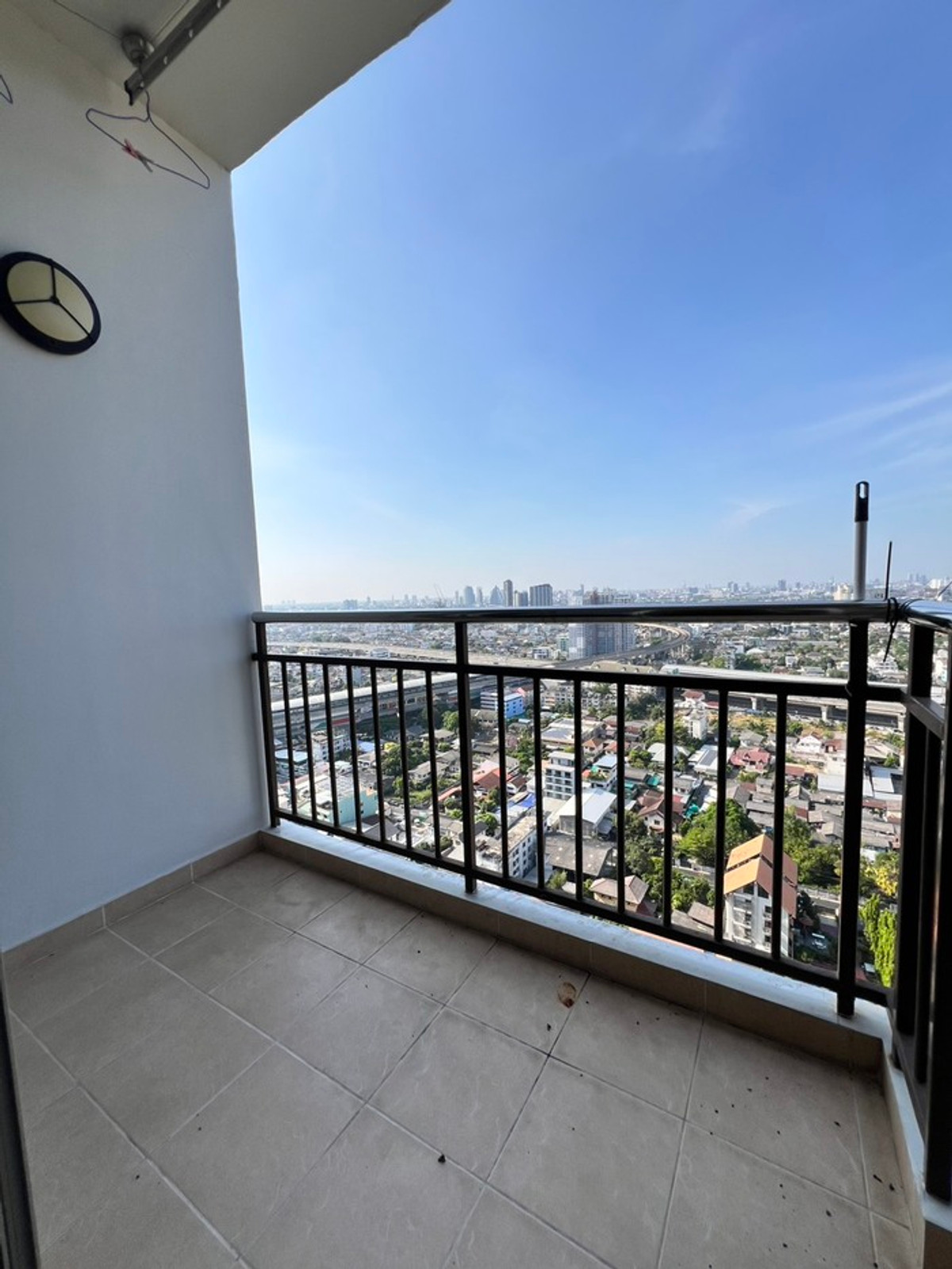 For RentCondoBang Sue, Wong Sawang, Tao Pun : Condo for rent Supalai Veranda Ratchavipha-Prachachuen Near Bang Son BTS station, only 250 meters / 3 bedrooms, 3 bathrooms, 130 sq m.