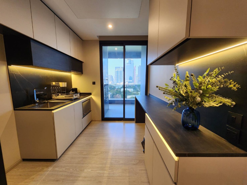 ให้เช่าคอนโดสุขุมวิท อโศก ทองหล่อ : ให้เช่า คอนโดใหม่ เดอะ รูม สุขุมวิท 38 The Room Sukhumvit 38 1 ห้องนอน 52 ตรม. มีระเบียงใหญ่ วิวโล่ง BTSทองหล่อ