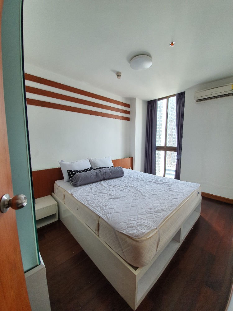 For RentCondoWongwianyai, Charoennakor : Ideo Sathorn Taksin【𝐒𝐄𝐋𝐋 & 𝐑𝐄𝐍𝐓】🔥Classic style room, spacious, fully equipped, with bathtub! Next to BTS Krung Thonburi🔥 Contact Line ID: @hacondo