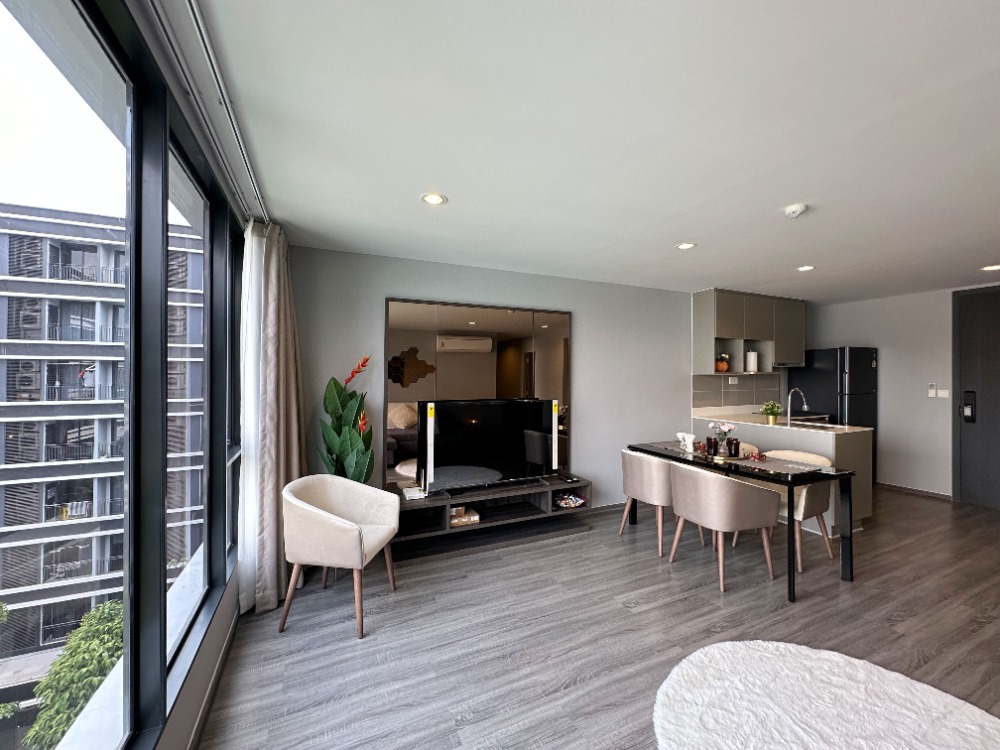 ให้เช่าคอนโดสุขุมวิท อโศก ทองหล่อ : Ideo Mobi Sukhumvit 40 - Two Bedroom หน้ากว้าง 82 ตรม. วิวสวนและสระ สนใจนัดดูห้องติดต่อคุณคิม 093-962-5994