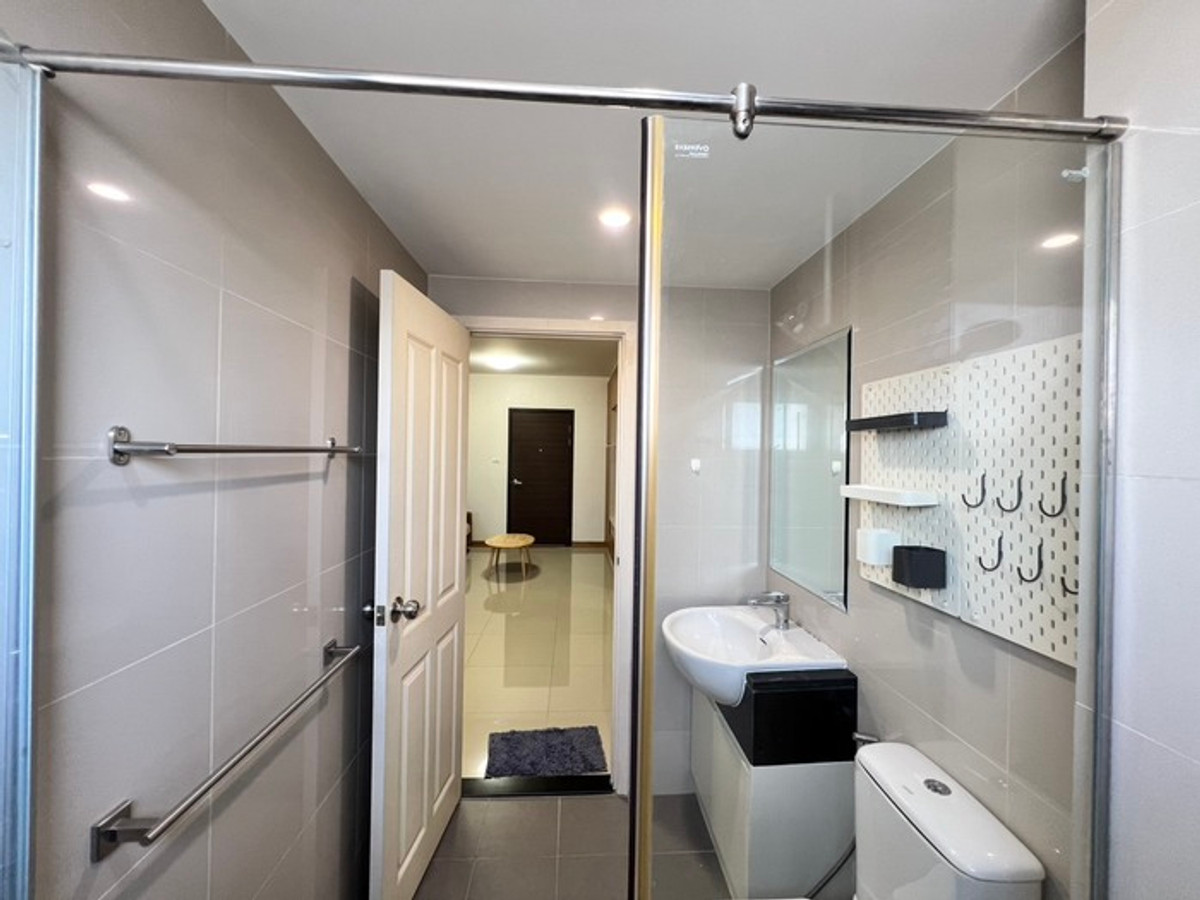 For RentCondoBang Sue, Wong Sawang, Tao Pun : Condo for rent Supalai Veranda Ratchavipha-Prachachuen Near Bang Son BTS station, only 250 meters / 3 bedrooms, 3 bathrooms, 130 sq m.