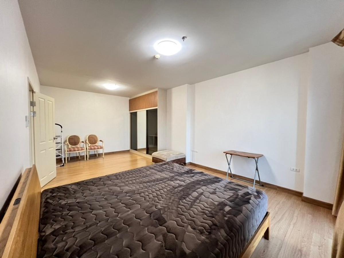 For RentCondoBang Sue, Wong Sawang, Tao Pun : Condo for rent Supalai Veranda Ratchavipha-Prachachuen Near Bang Son BTS station, only 250 meters / 3 bedrooms, 3 bathrooms, 130 sq m.