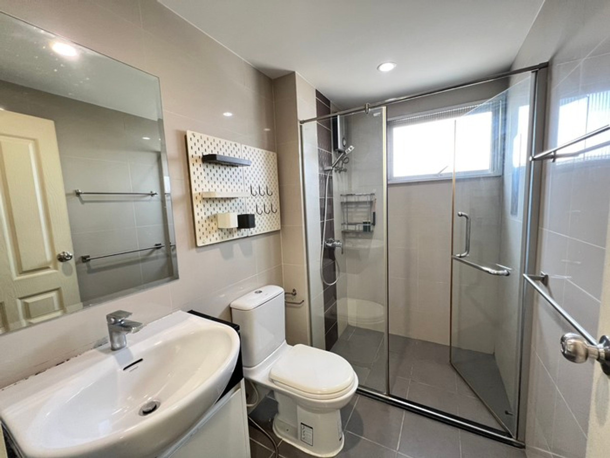 For RentCondoBang Sue, Wong Sawang, Tao Pun : Condo for rent Supalai Veranda Ratchavipha-Prachachuen Near Bang Son BTS station, only 250 meters / 3 bedrooms, 3 bathrooms, 130 sq m.