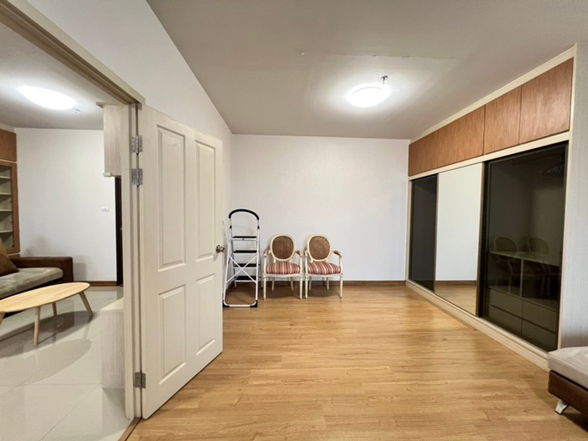 For RentCondoBang Sue, Wong Sawang, Tao Pun : Condo for rent Supalai Veranda Ratchavipha-Prachachuen Near Bang Son BTS station, only 250 meters / 3 bedrooms, 3 bathrooms, 130 sq m.