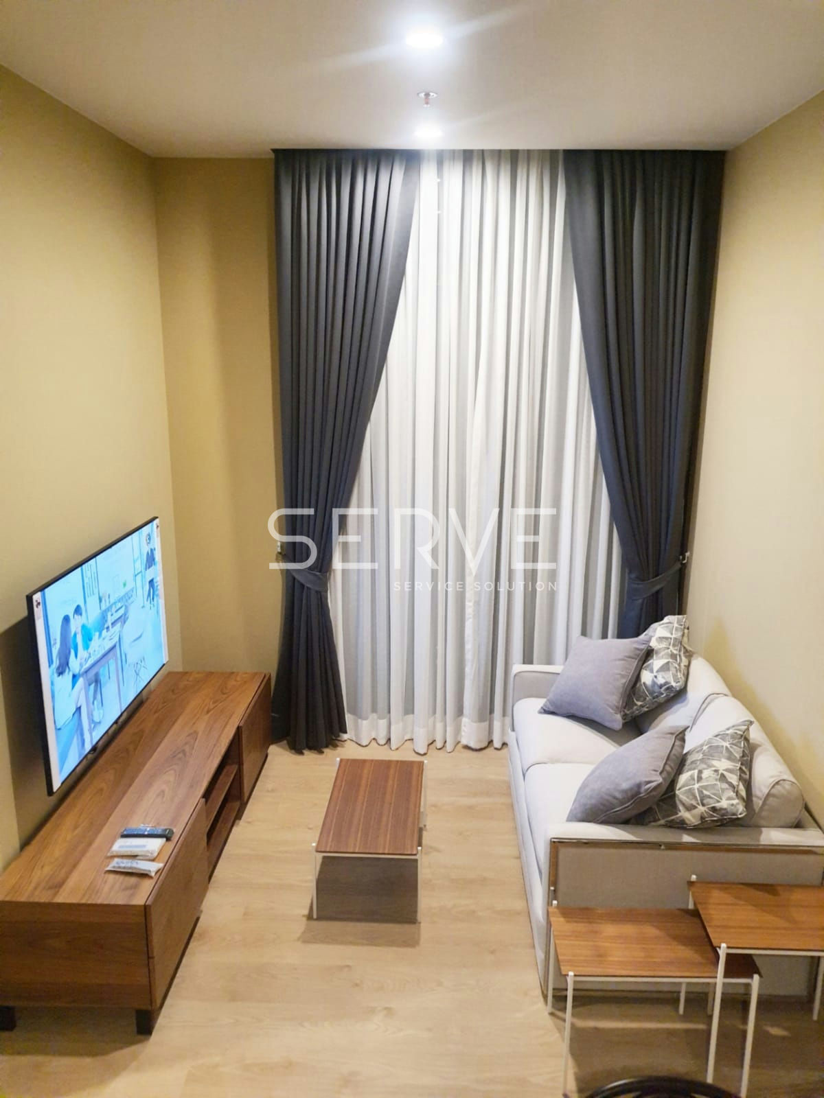 For RentCondoSukhumvit, Asoke, Thonglor : 🔥Best Price 20K🔥 - 1 Bed 33.73 sq.m. Nice Room & Good Location New Condo Close to BTS Asok & MRT Sukhumvit 550 m. at Noble BE19 Condo / For Rent