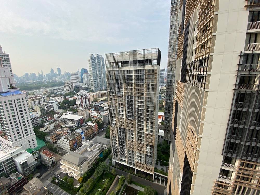 For RentCondoSukhumvit, Asoke, Thonglor : Rent 1 bedroom, 1 bathroom, Park 24, decorated room with built-ins, very beautiful, high floor.