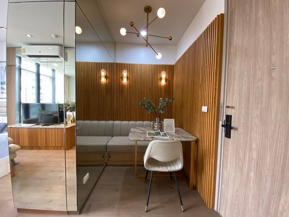 For RentCondoSukhumvit, Asoke, Thonglor : Rent 1 bedroom, 1 bathroom, Park 24, decorated room with built-ins, very beautiful, high floor.