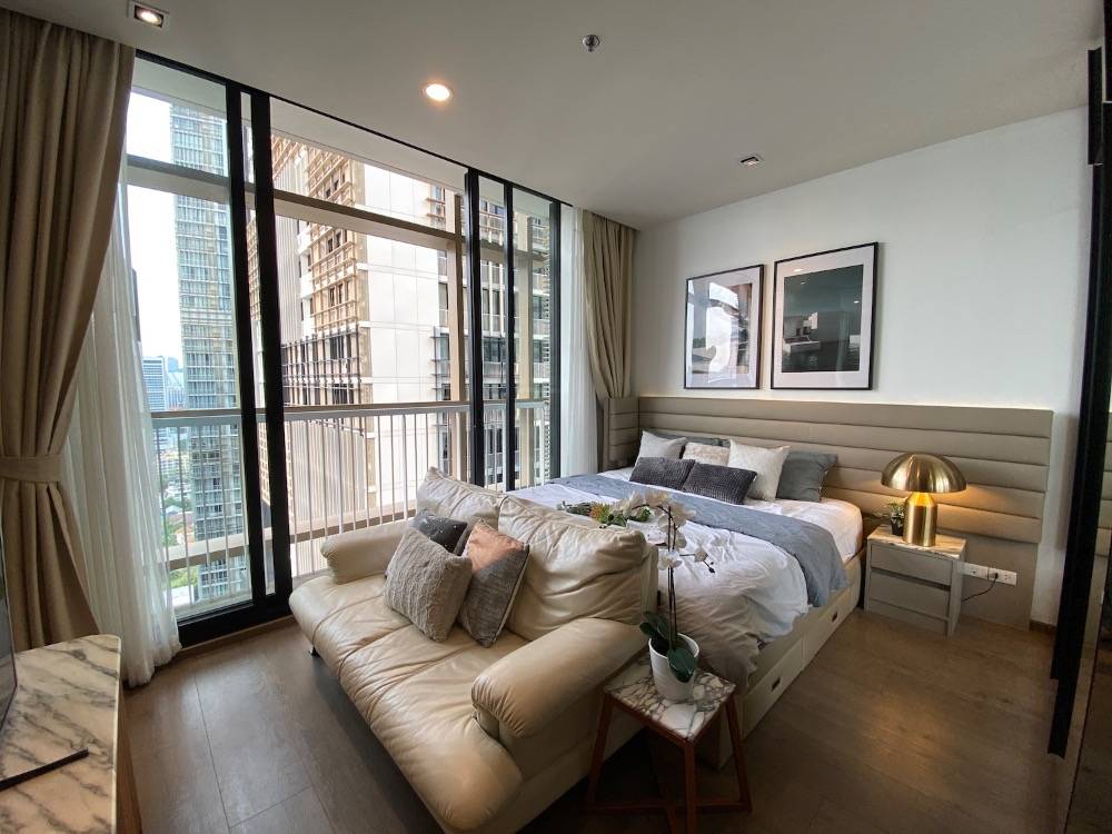 For RentCondoSukhumvit, Asoke, Thonglor : Rent 1 bedroom, 1 bathroom, Park 24, decorated room with built-ins, very beautiful, high floor.