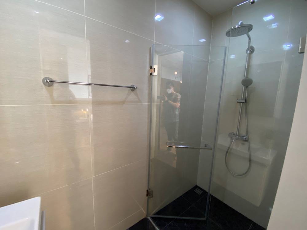 For RentCondoSukhumvit, Asoke, Thonglor : Rent 1 bedroom, 1 bathroom, Park 24, decorated room with built-ins, very beautiful, high floor.