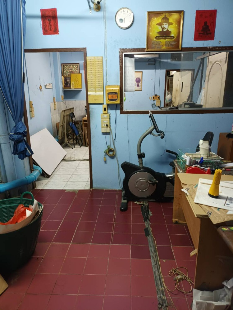 ขายทาวน์โฮมสาทร นราธิวาส : ขายทาวน์เฮาส์ 3 ชั้น  ซอยจันทน์ 43 แยก 17 (ซอยวัดไผ่เงิน) สาทร เนื้อที่ 34.6 ตารางวา 4 ห้องนอน 5.ห้องน้ำ  ต่อเติมเต็มพื้นที่  ขายราคา 12 ลบ.*