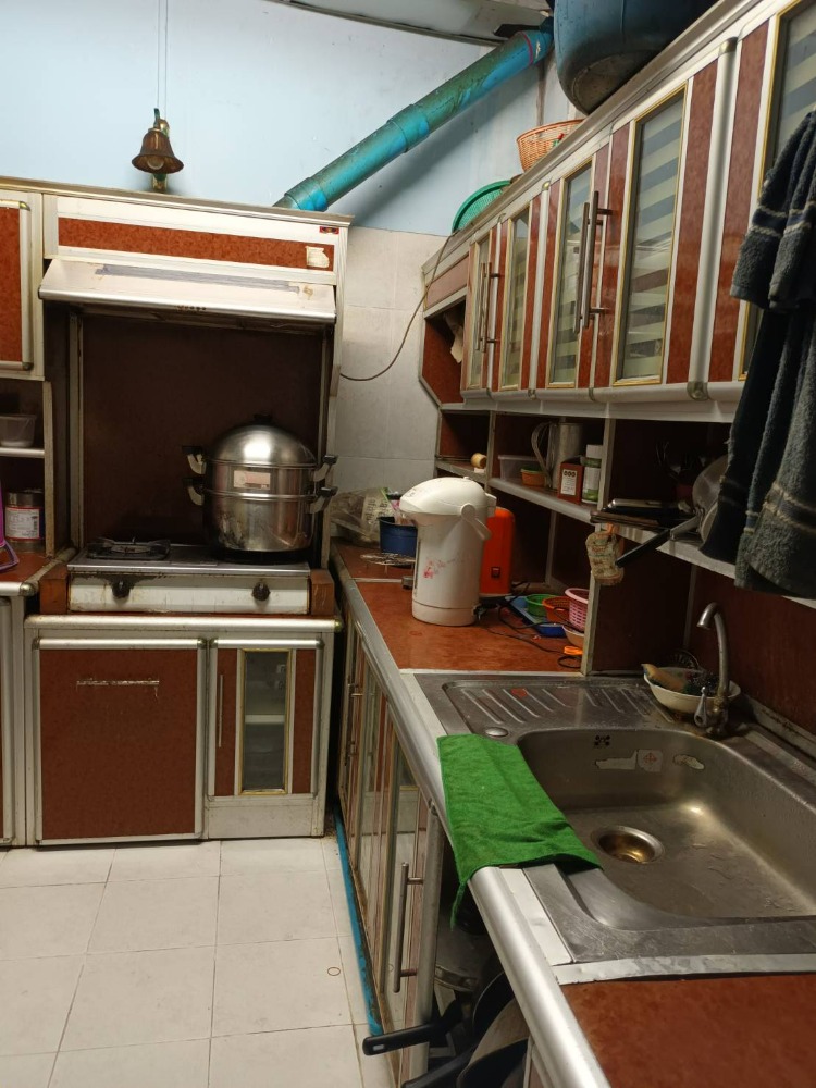 ขายทาวน์โฮมสาทร นราธิวาส : ขายทาวน์เฮาส์ 3 ชั้น  ซอยจันทน์ 43 แยก 17 (ซอยวัดไผ่เงิน) สาทร เนื้อที่ 34.6 ตารางวา 4 ห้องนอน 5.ห้องน้ำ  ต่อเติมเต็มพื้นที่  ขายราคา 12 ลบ.*