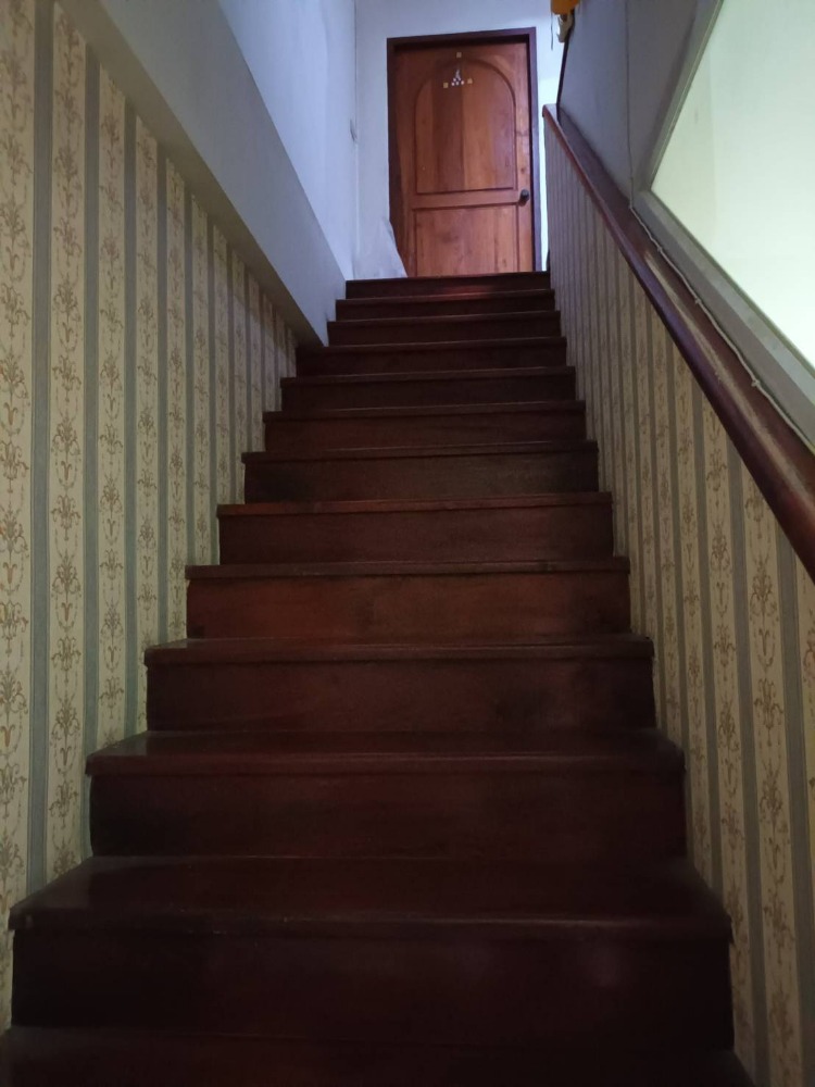 ขายทาวน์โฮมสาทร นราธิวาส : ขายทาวน์เฮาส์ 3 ชั้น  ซอยจันทน์ 43 แยก 17 (ซอยวัดไผ่เงิน) สาทร เนื้อที่ 34.6 ตารางวา 4 ห้องนอน 5.ห้องน้ำ  ต่อเติมเต็มพื้นที่  ขายราคา 12 ลบ.*