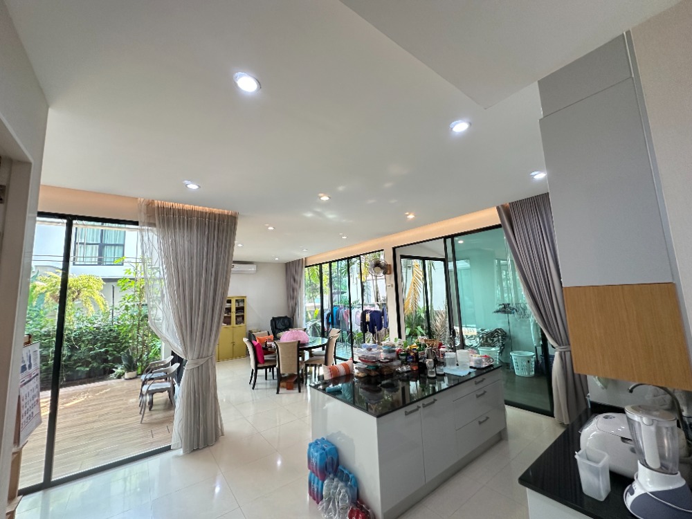 ขายบ้านท่าพระ ตลาดพลู วุฒากาศ : ✨ โปรสิ้นปี 2568!  
บ้านหรู  ใกล้ BTS บางหว้า
ราคาพิเศษ บ้านหลังใหญ่ 450 ตร.ม.
5 ห้องนอน • ที่ดิน 86 ตร.วา