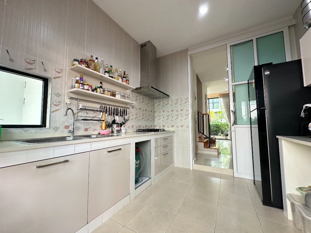 ขายบ้านท่าพระ ตลาดพลู วุฒากาศ : ✨ โปรสิ้นปี 2568!  
บ้านหรู  ใกล้ BTS บางหว้า
ราคาพิเศษ บ้านหลังใหญ่ 450 ตร.ม.
5 ห้องนอน • ที่ดิน 86 ตร.วา