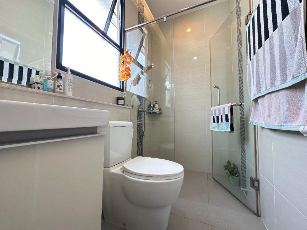 ขายบ้านท่าพระ ตลาดพลู วุฒากาศ : ✨ โปรสิ้นปี 2568!  
บ้านหรู  ใกล้ BTS บางหว้า
ราคาพิเศษ บ้านหลังใหญ่ 450 ตร.ม.
5 ห้องนอน • ที่ดิน 86 ตร.วา